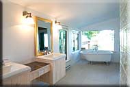 Hundred Hills House Luxury B & B, Salt Spring