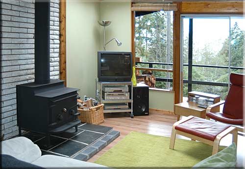 Schooner View Cottage, North Pender Island Accommodation