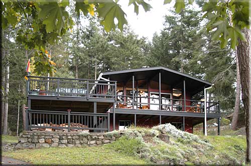 Schooner View Cottage, North Pender Island Accommodation