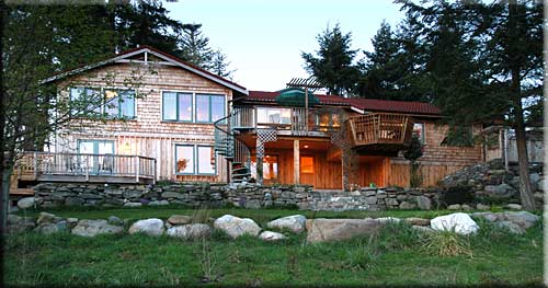 Arbutus House, North Pender Island Accommodation