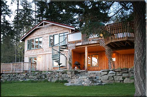 Arbutus House, North Pender Island Accommodation