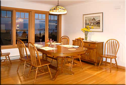 Arbutus House, North Pender Island Accommodation