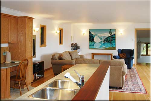 Arbutus House, North Pender Island Accommodation