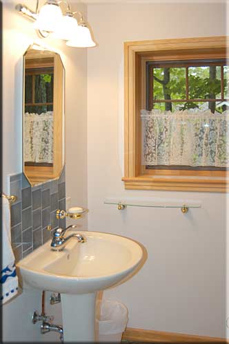 Arbutus House, North Pender Island Accommodation