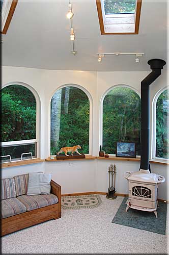 Dogwood Pointe, North Pender Island Accommodation