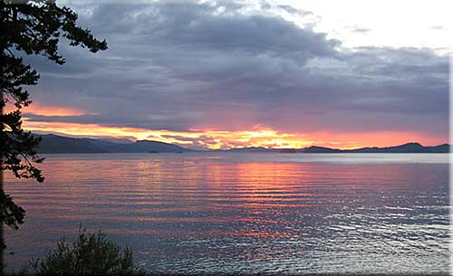 Dogwood Pointe, North Pender Island Accommodation