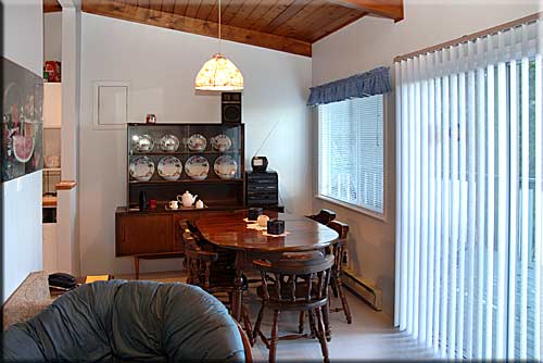 Eagle's Nest, North Pender Island Accommodation