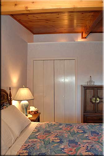 Eagle's Nest, North Pender Island Accommodation