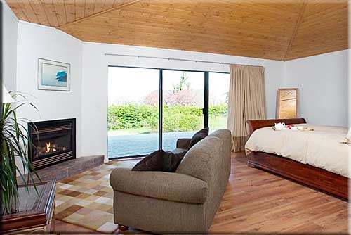 Hundred Hills House Luxury B & B, Salt Spring Island Accommodation